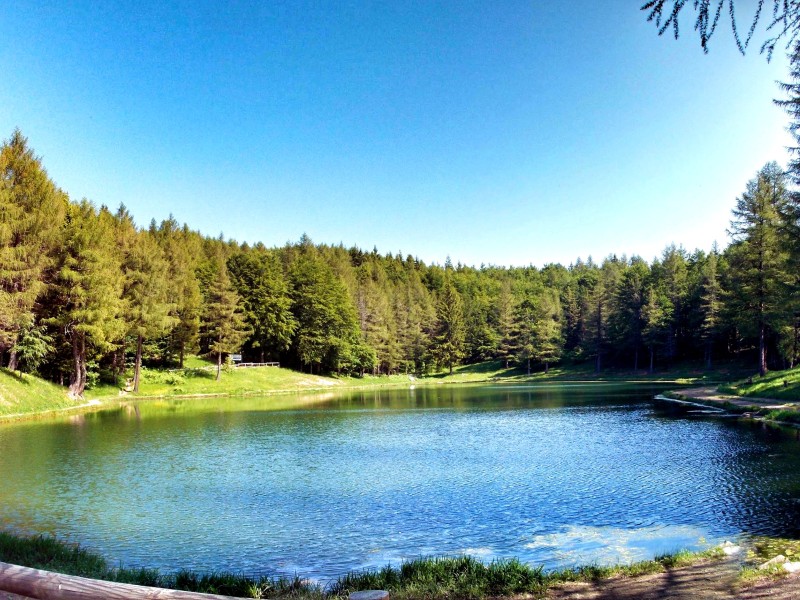 Il lago della Ninfa nel Parco del Frignano