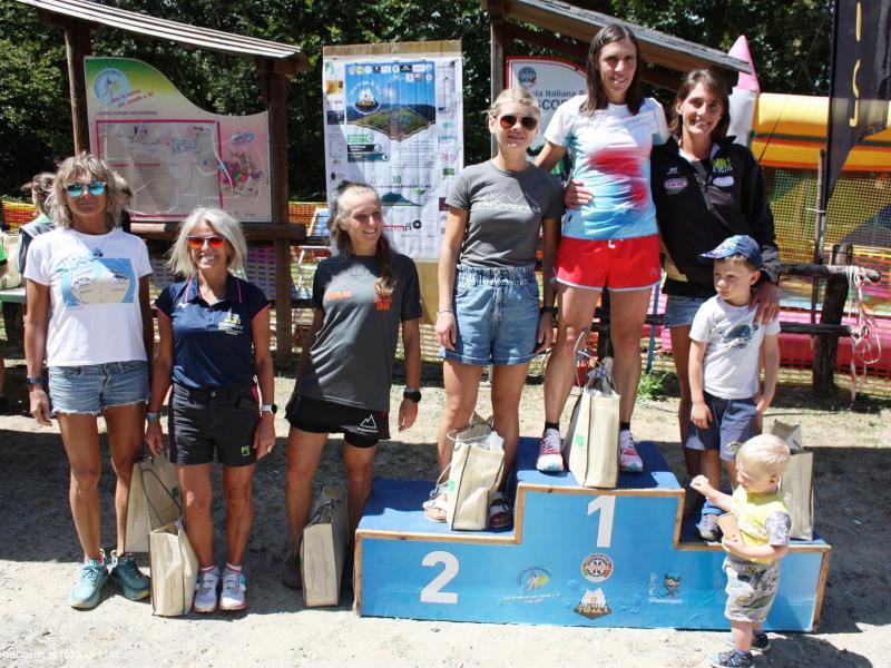 Il podio donne dell'Alpicella Trail 2023 (ph. Giuliano Macchitelli)